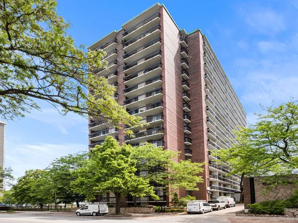 5901 N Sheridan Rd APT 2C, Chicago, IL 60660