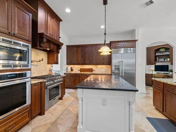 58 Shadow Creek Ridge Dr, Spring, TX 77389