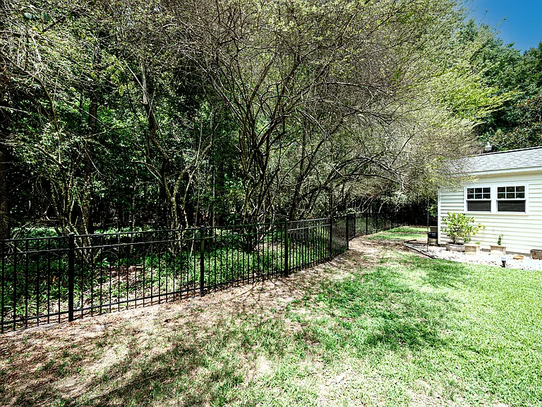 1004 Somerset Ct — Photo 34