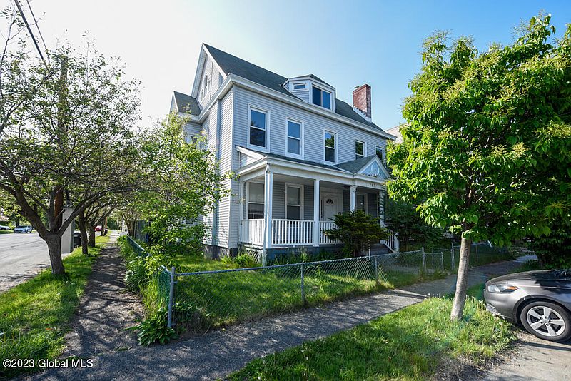 2nd image of 247 4th Avenue