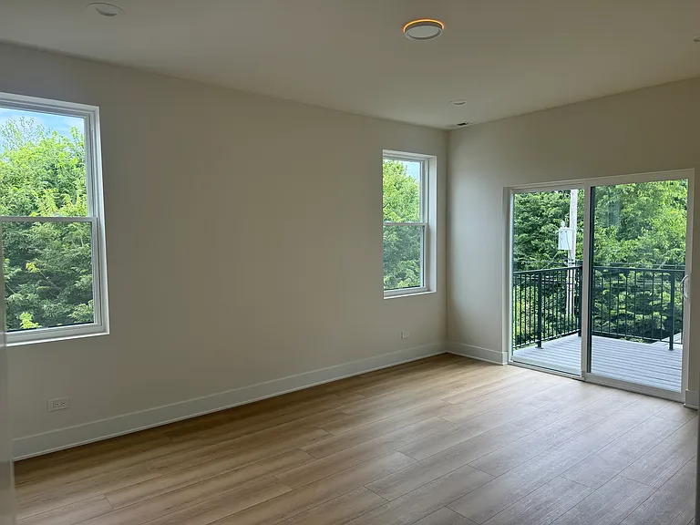 3723 S Lake Park Ave #1 — Photo 20
