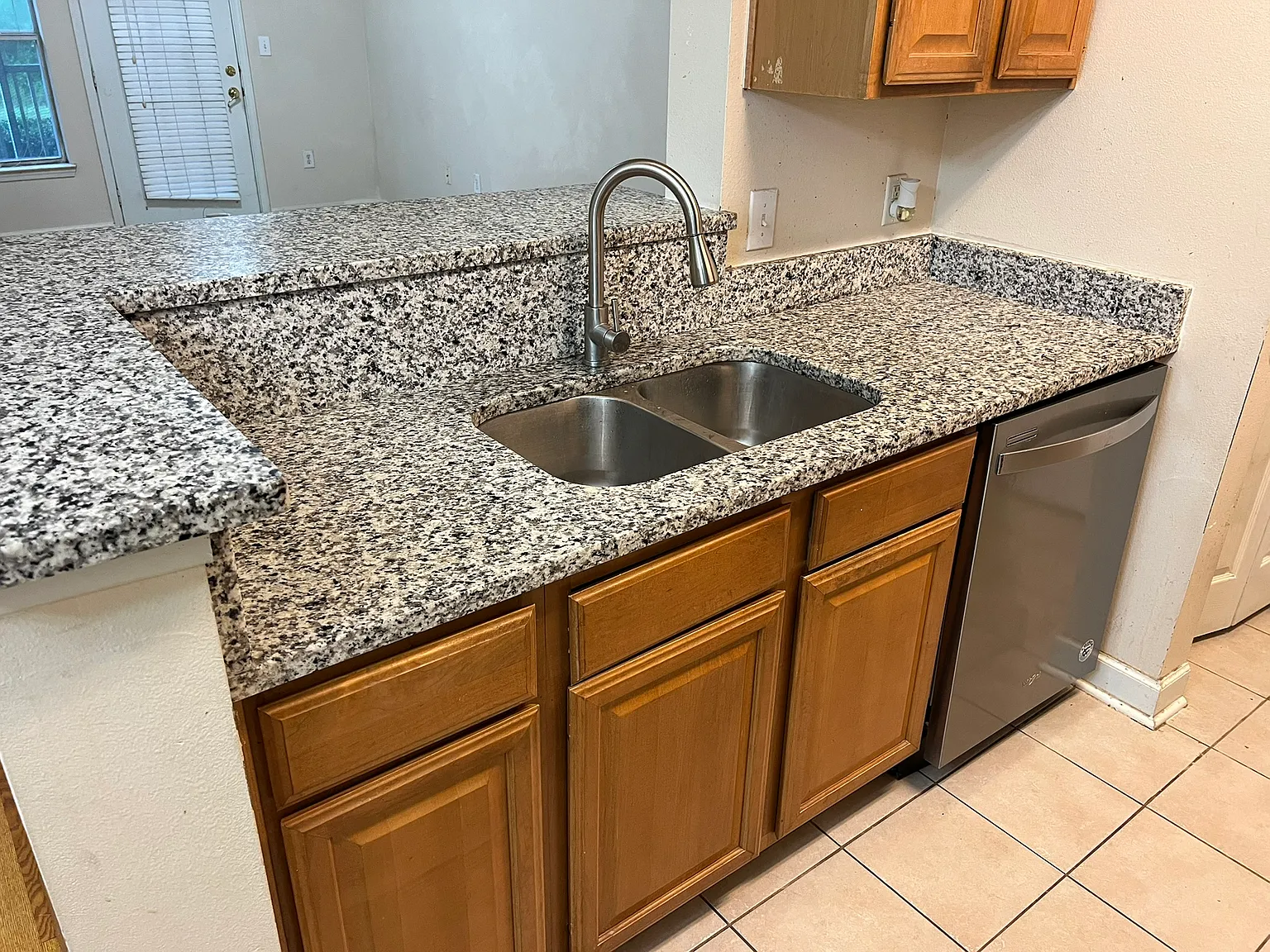 2 bed, 1110 sqft, $1,475 — Photo 3