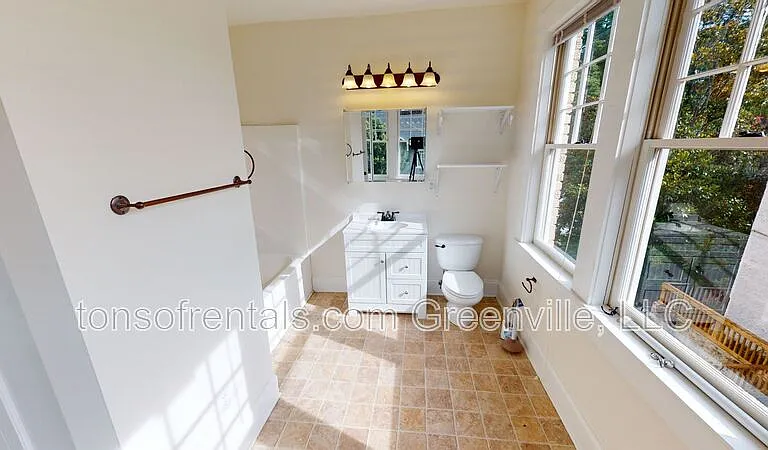 326 S Spring St — Photo 11