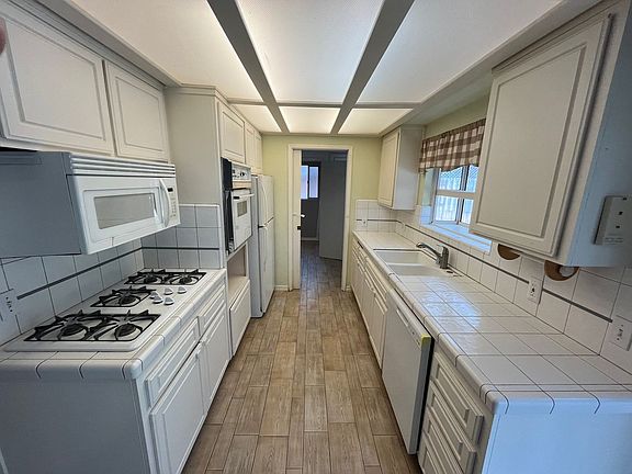 5th image of 3116 Lancaster Dr