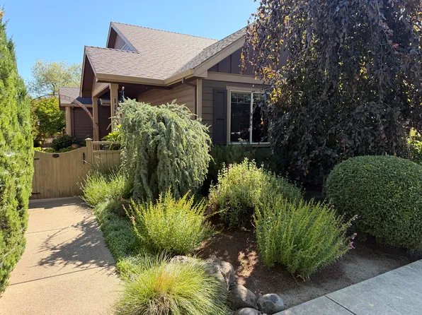 1192 Boulder Ridge St, Central Pt, OR 97502