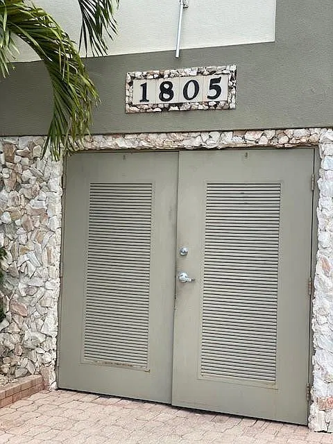 2 bed, 2.0 bath, 1002 sqft, $1,750 — Photo 2