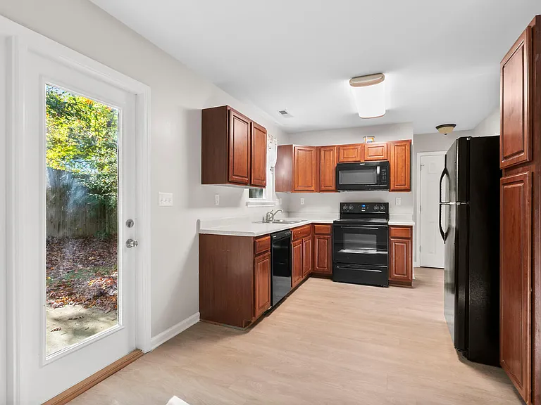 55 Thea Ln — Photo 10