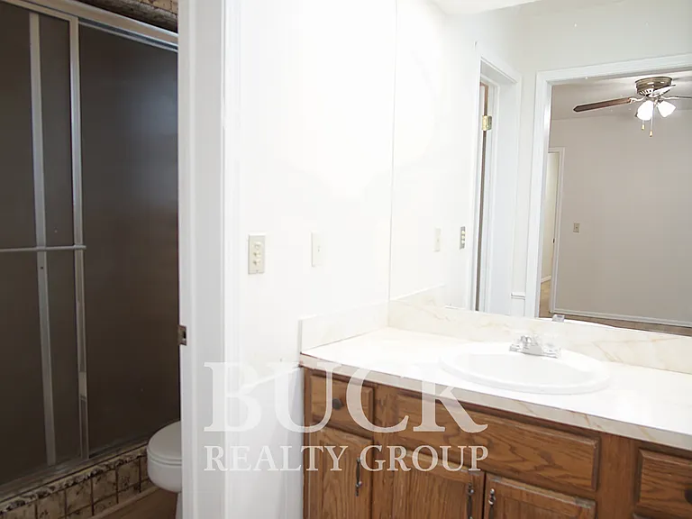 1628 Kavel Dr — Photo 21