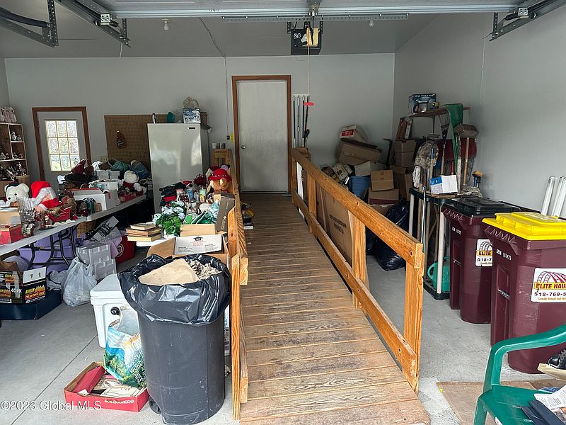 5th image of 1 Cloverleaf Drive