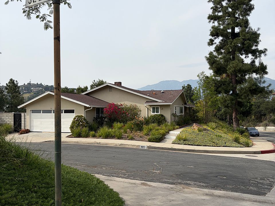 Located above the Chevy Chase Country Club area of Glendale. Minutes from La Canada, JPL, Pasadena, and in the Glendale hills.