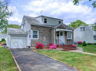 704 Palisade Rd, Union, NJ 07083