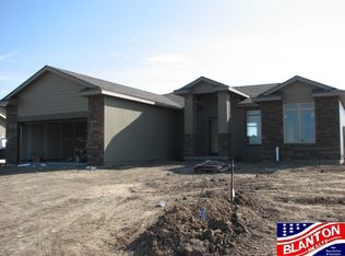 9958 Rosemary Ln, Manhattan, KS 66502
