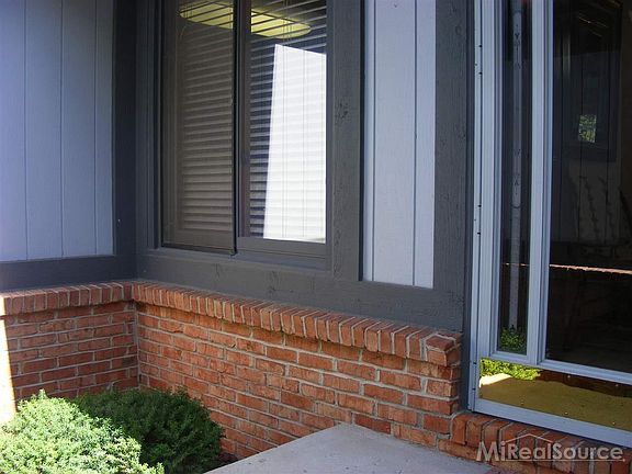 3rd image of 2815 Lochmoor Blvd #15