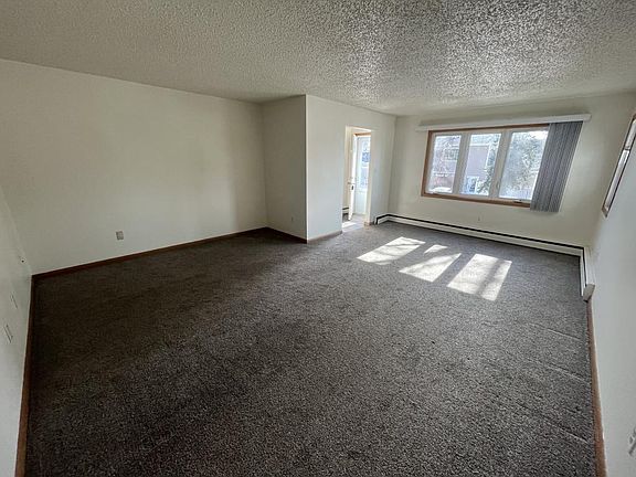 5th image of 504 E Avenue F