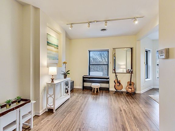 5th image of 4414 N Paulina St APT 3