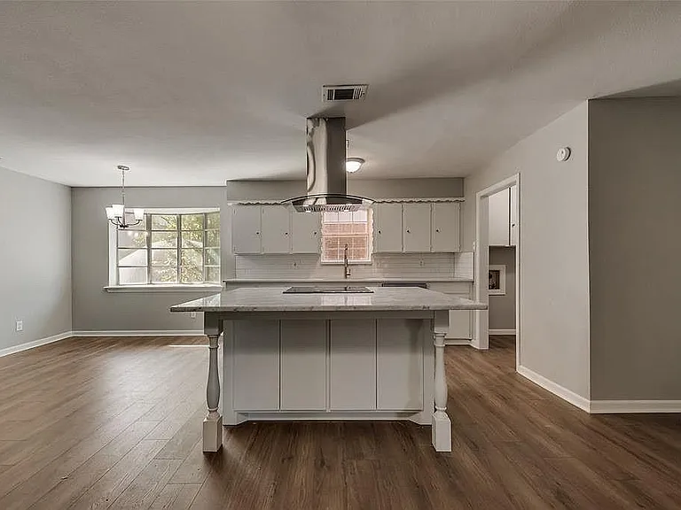 8423 Cadenza Ln — Photo 20