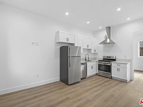 5th image of 4037 W Mont Clair St #1