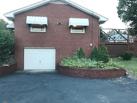 3rd image of 204 Richards Dr