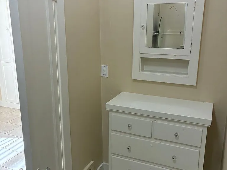 2060 Sutterville Rd — Photo 14