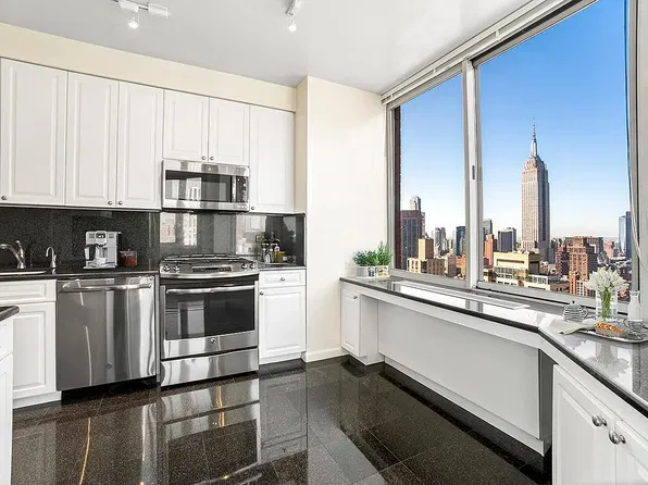 240 E 39th St, New York, NY