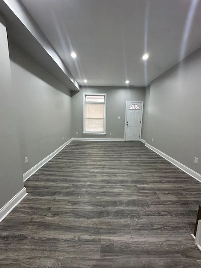 Charming 3-bedroom, 3.5-bathroom house located in East Baltimore — Photo 3