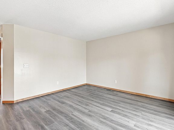 5th image of 3431 Douglas Dr N