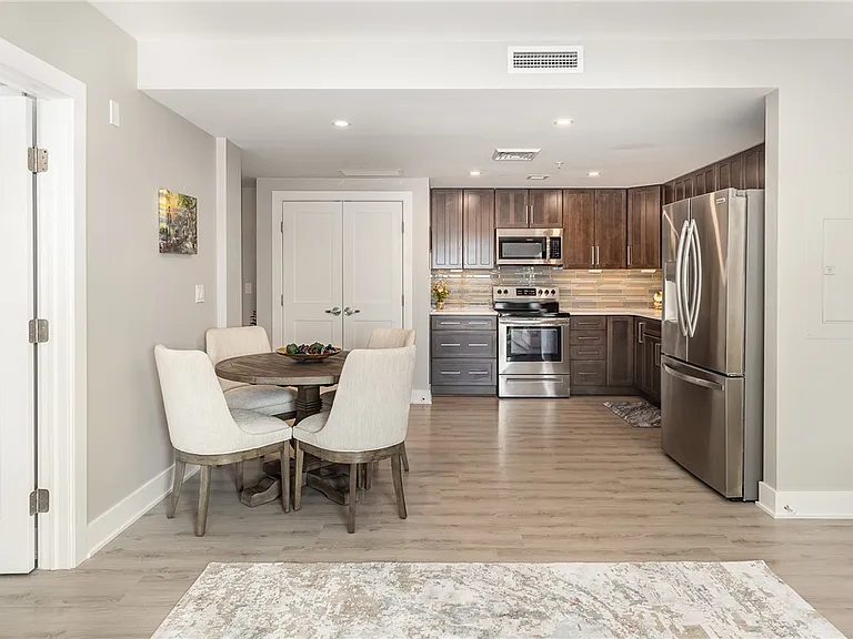 205 Lakeshore Dr #403 — Photo 16