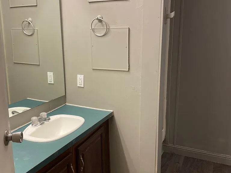 Double sink vanity in primary bathroom