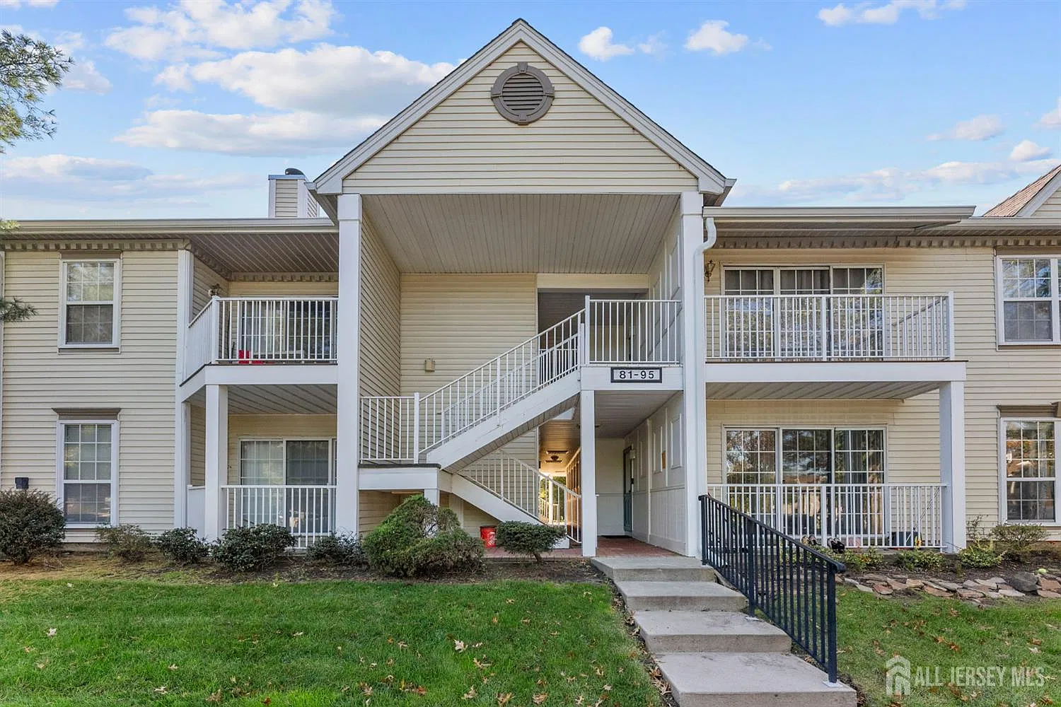2 bed, 2.0 bath, 1052 sqft, $2,150 — Photo 1