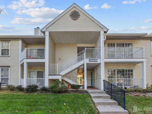 85 Caitlin Ct, Franklin Park, NJ 08823