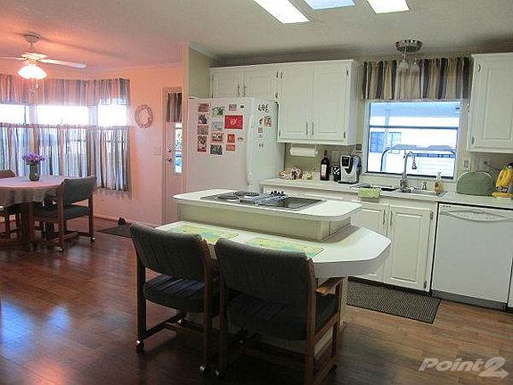 Kitchen Breakfast Bar