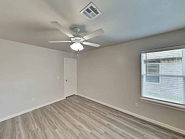 11204 Howard Dr — Photo 12