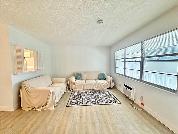 3rd image of 303 Oakridge Q #303