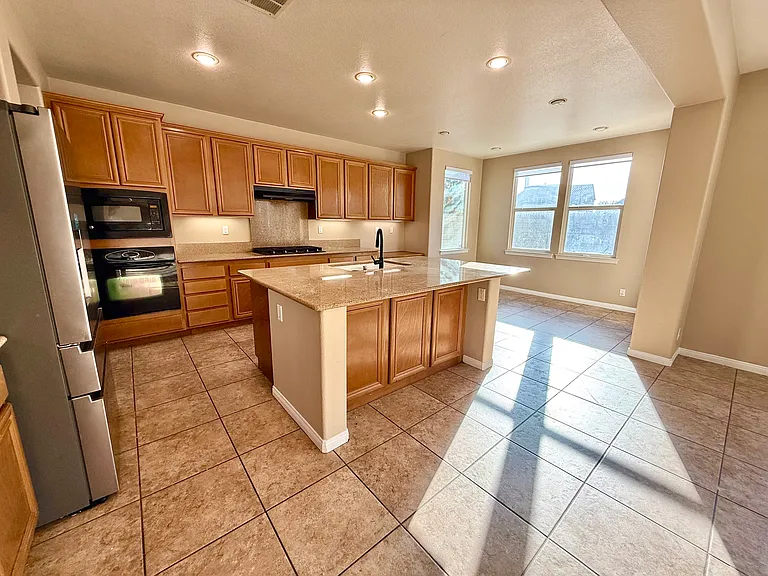 34413 Waltham Pl — Photo 10
