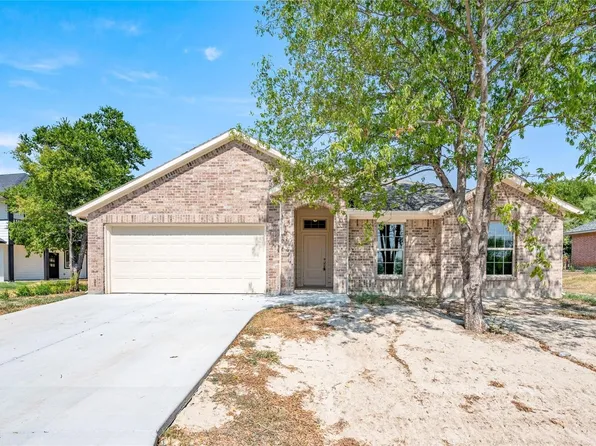 114 Half Moon Way, Bridgeport, TX 76426