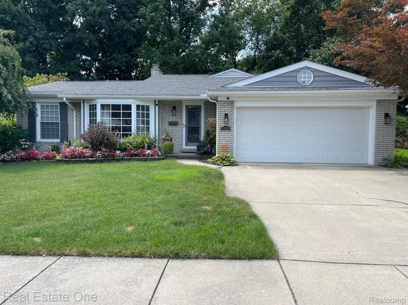 37691 Kingsbury St, Livonia, MI 48154