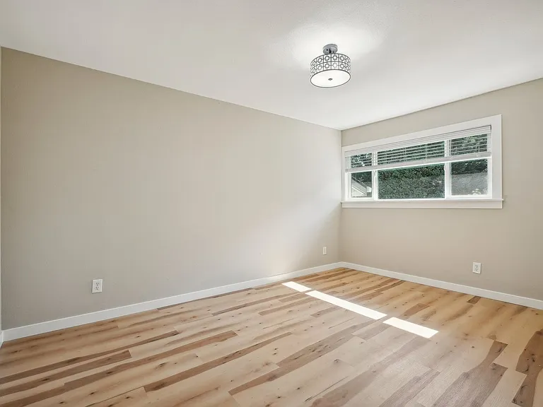 Sandy Terrace Apartments — Photo 42