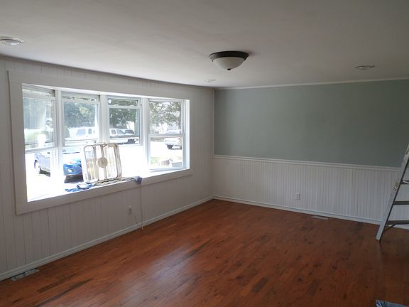 3rd image of 129 Pine Needle Dr
