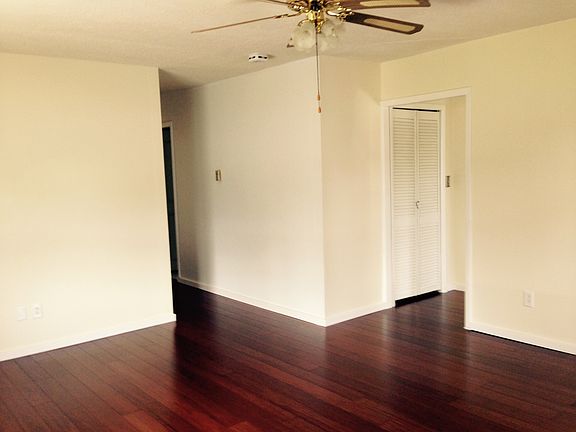 4th image of 28 Tamarack Dr