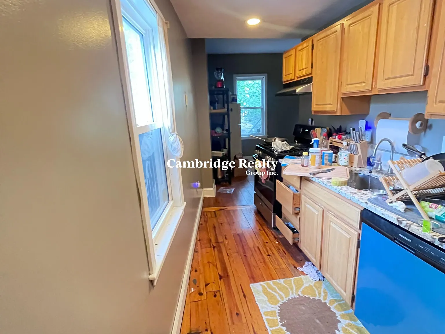 6 bed, $8,500 — Photo 1