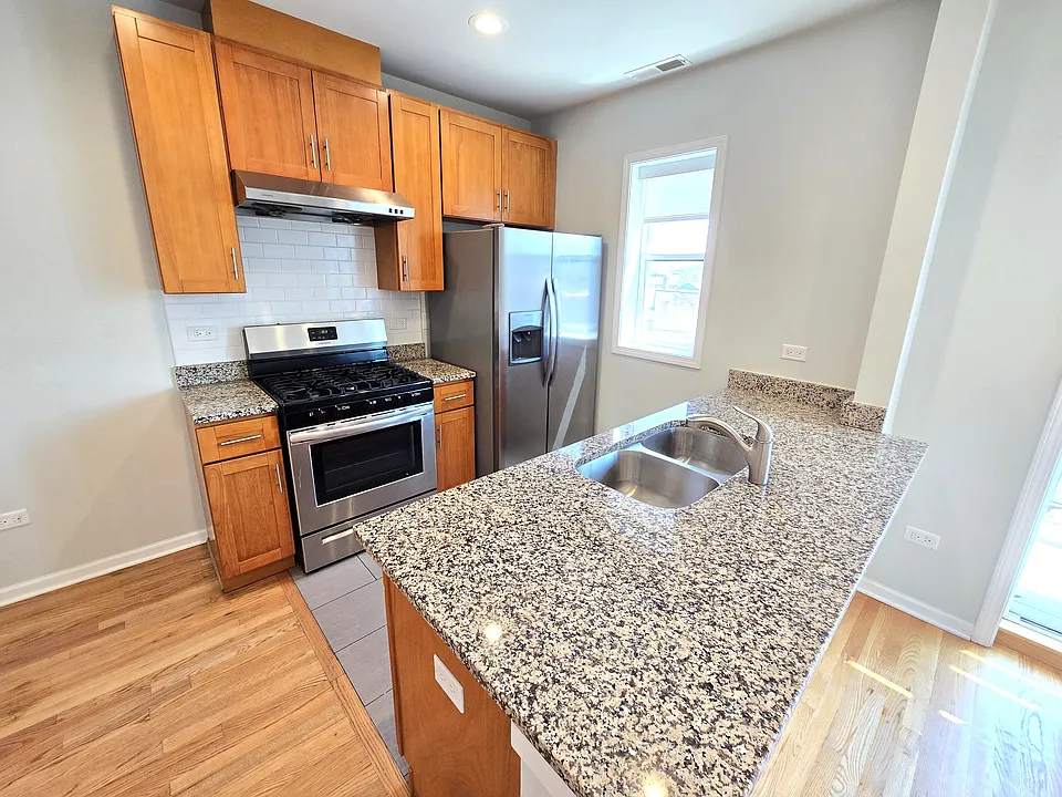 217 W 23rd St #4S