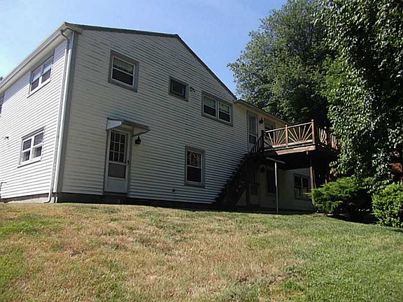 3rd image of 50 Carriage Dr
