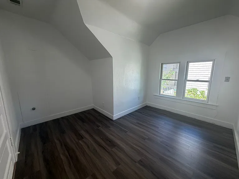 1314 SW Hall St — Photo 17