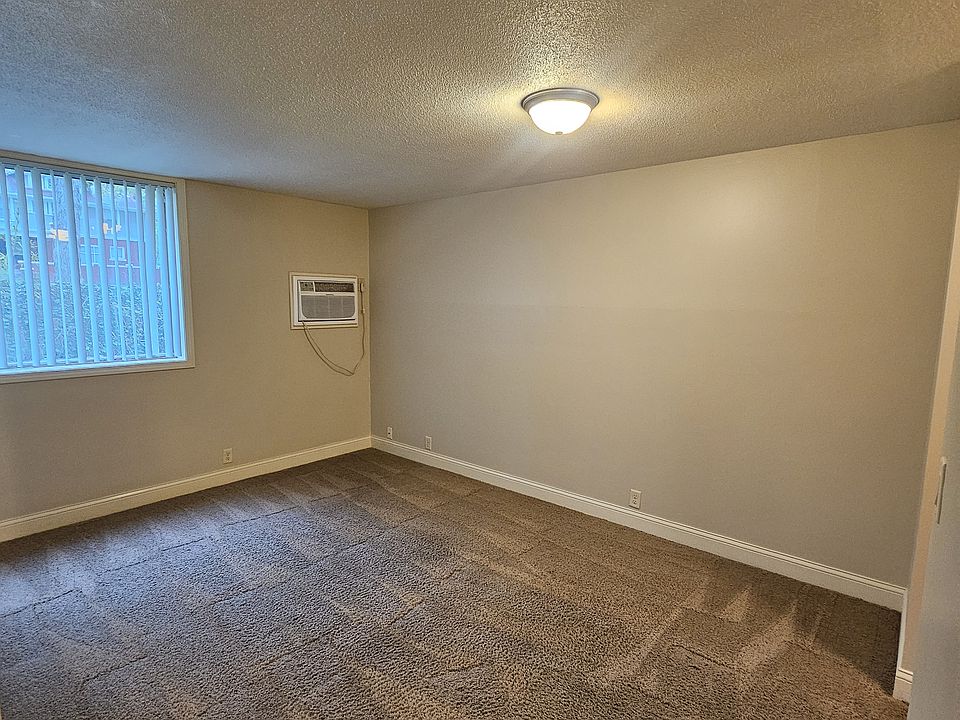 Living Room - Photo 1