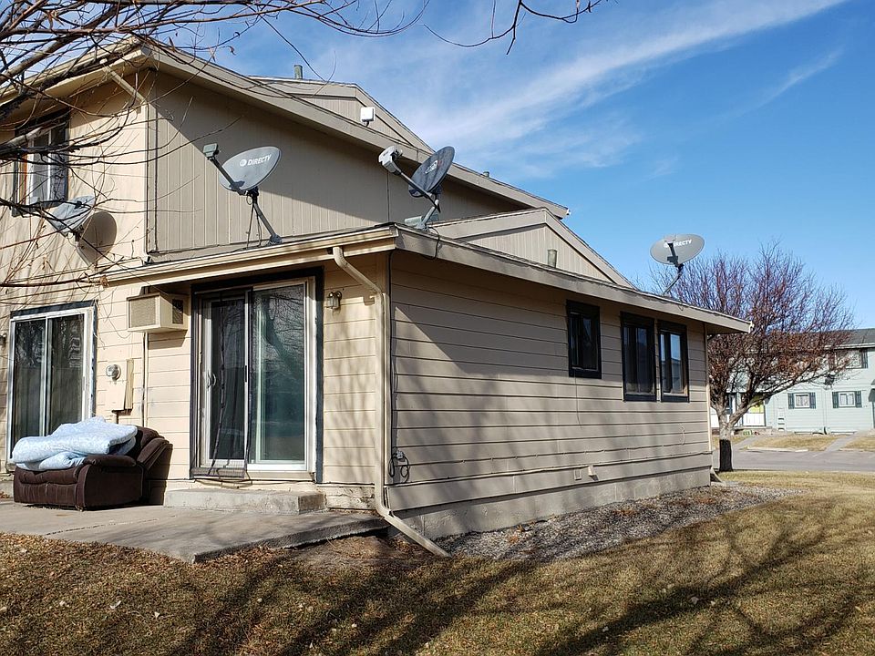 2nd image of 823 N View Cir