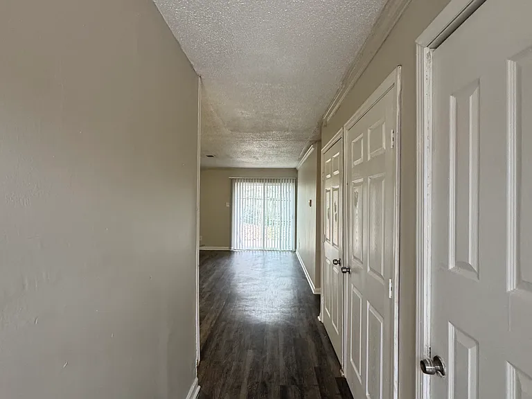 4725 Hoffman Rd #7 — Photo 2