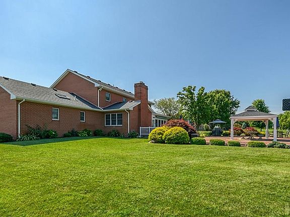 3rd image of 751 Stinchcomb Dr
