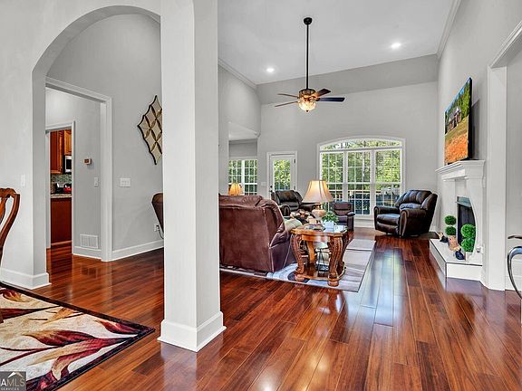 3rd image of 2594 Lassiter Rd