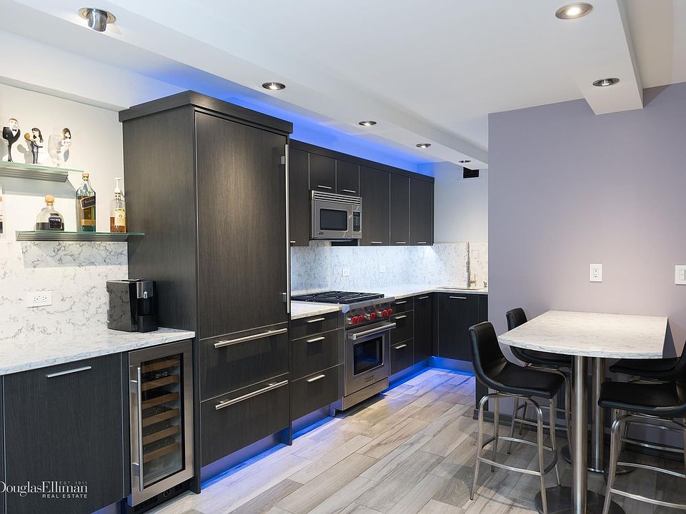 1st image of 160 3rd Ave #14F