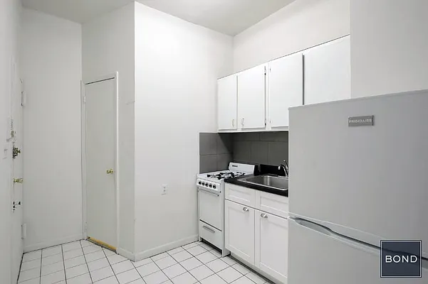 Rented by Bond New York | media 3